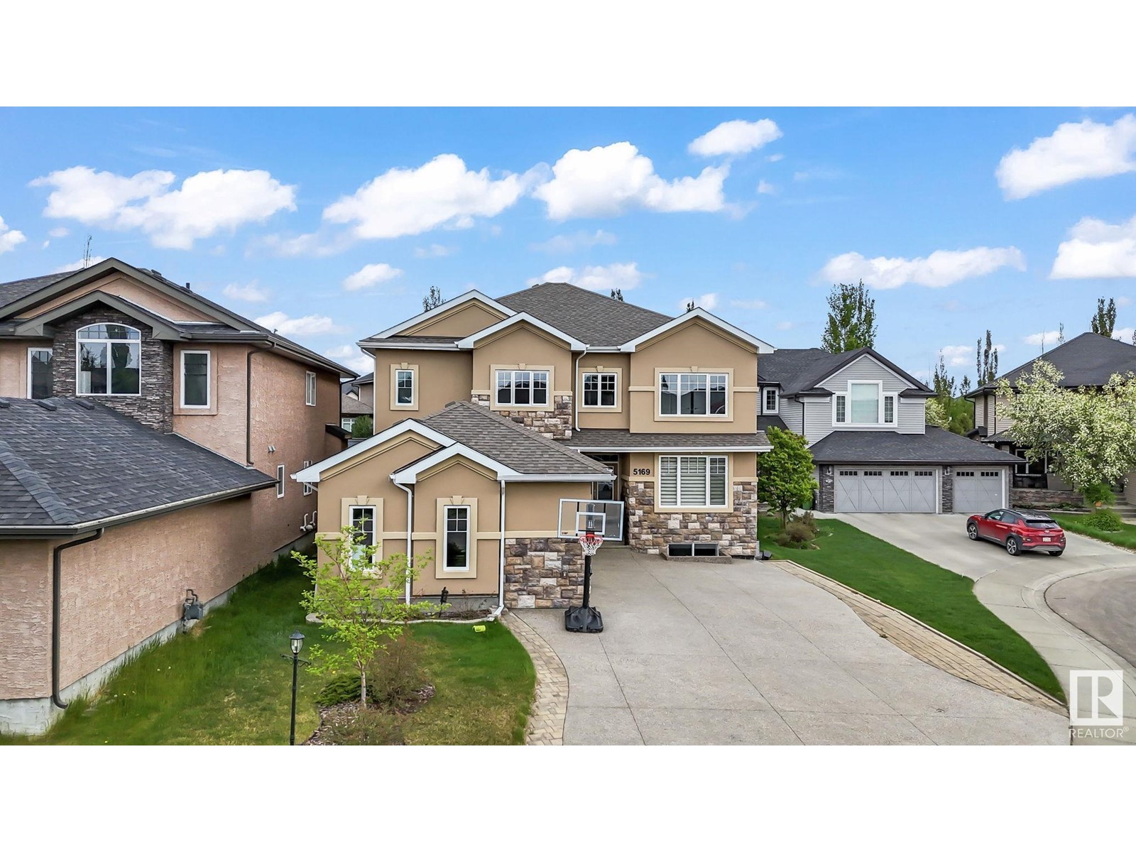 5169 Mullen Rd NW, Edmonton, AB T6R 0R2