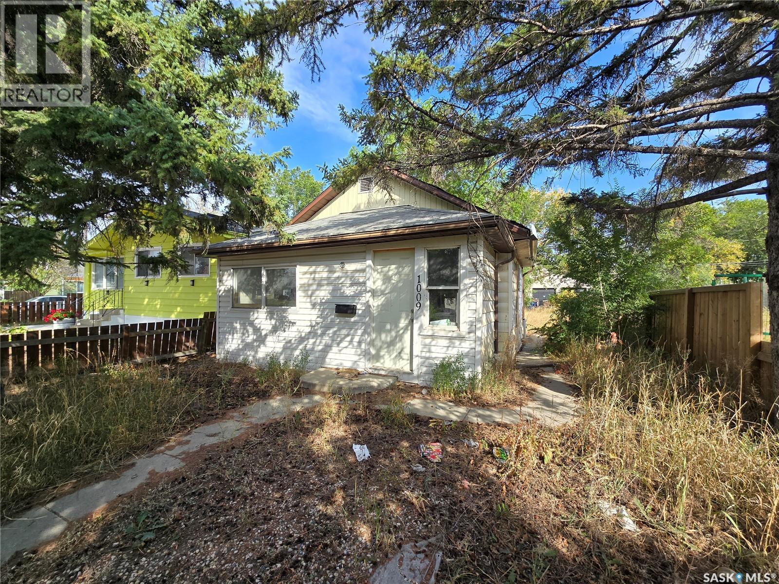 1009 Wascana St, Regina, SK S4T 4H8
