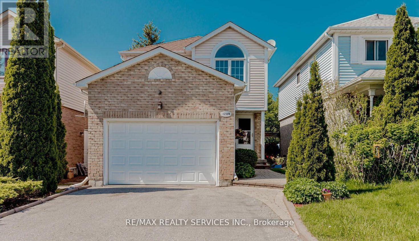 1280 Andover Dr, Oshawa, ON L1K 2K3