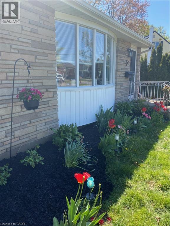 42 Louth St, St. Catharines, ON L2S 2T4
