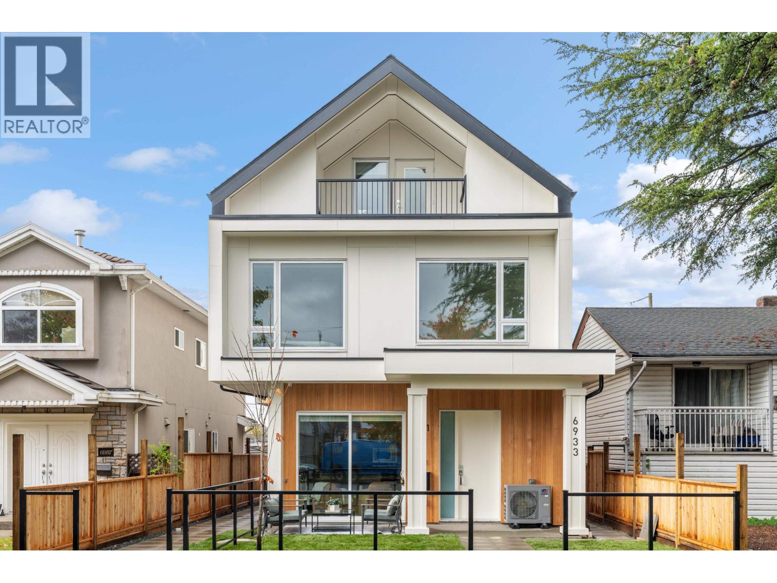 6933 Prince Edward Street Unit 1, Vancouver, BC V5X 3P2