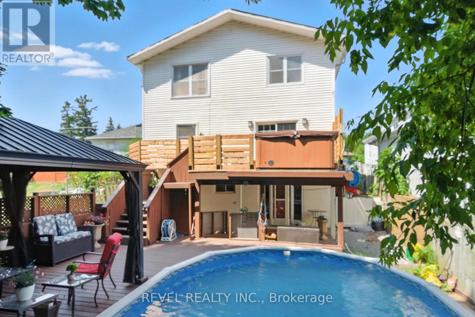 57 Rosehill Blvd, Oshawa, ON L1J 5G6