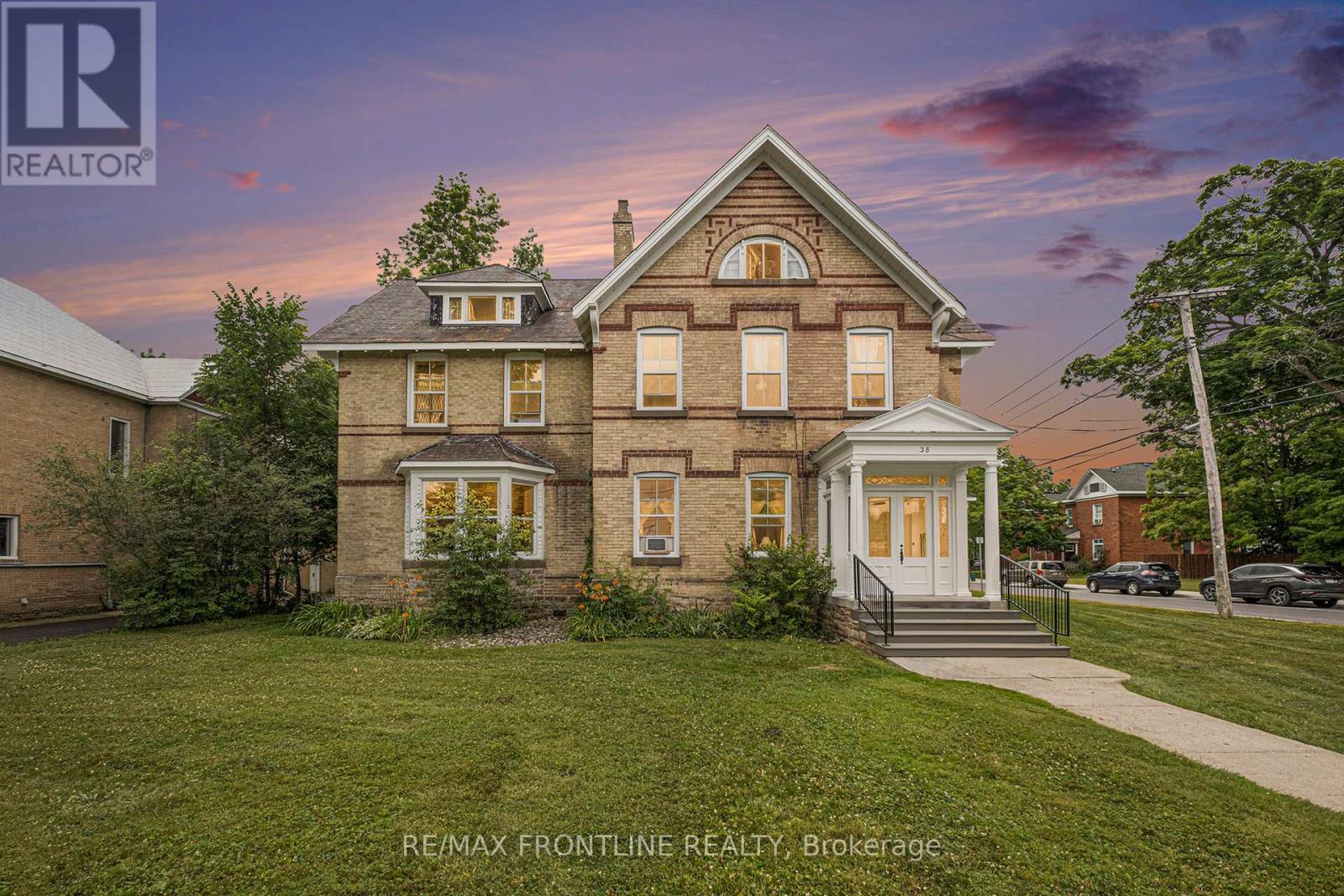 38 Drummond St W, Perth, ON K7H 2J8