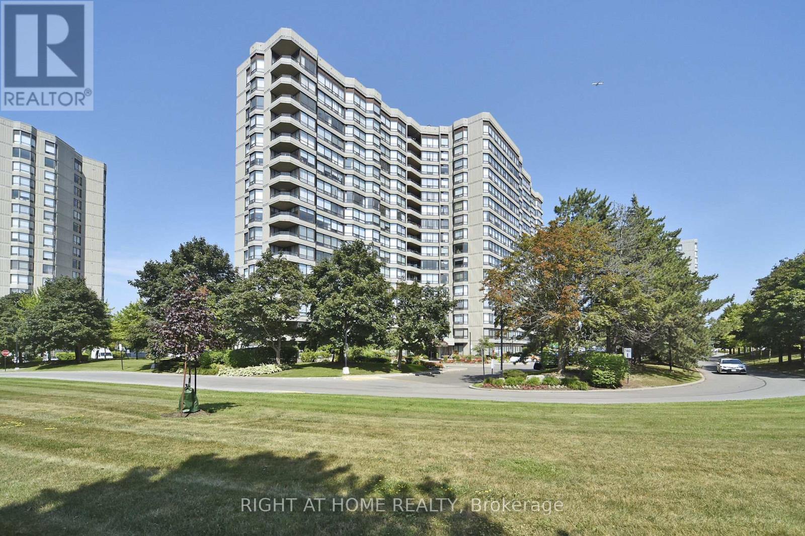 314 7440 Bathurst St, Vaughan, ON L4J 6X4