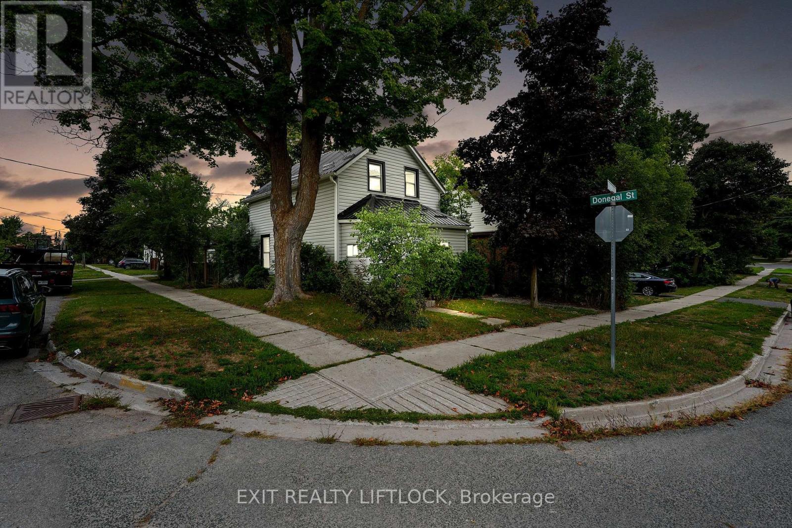 378 London St, Peterborough, ON K9H 2Z8