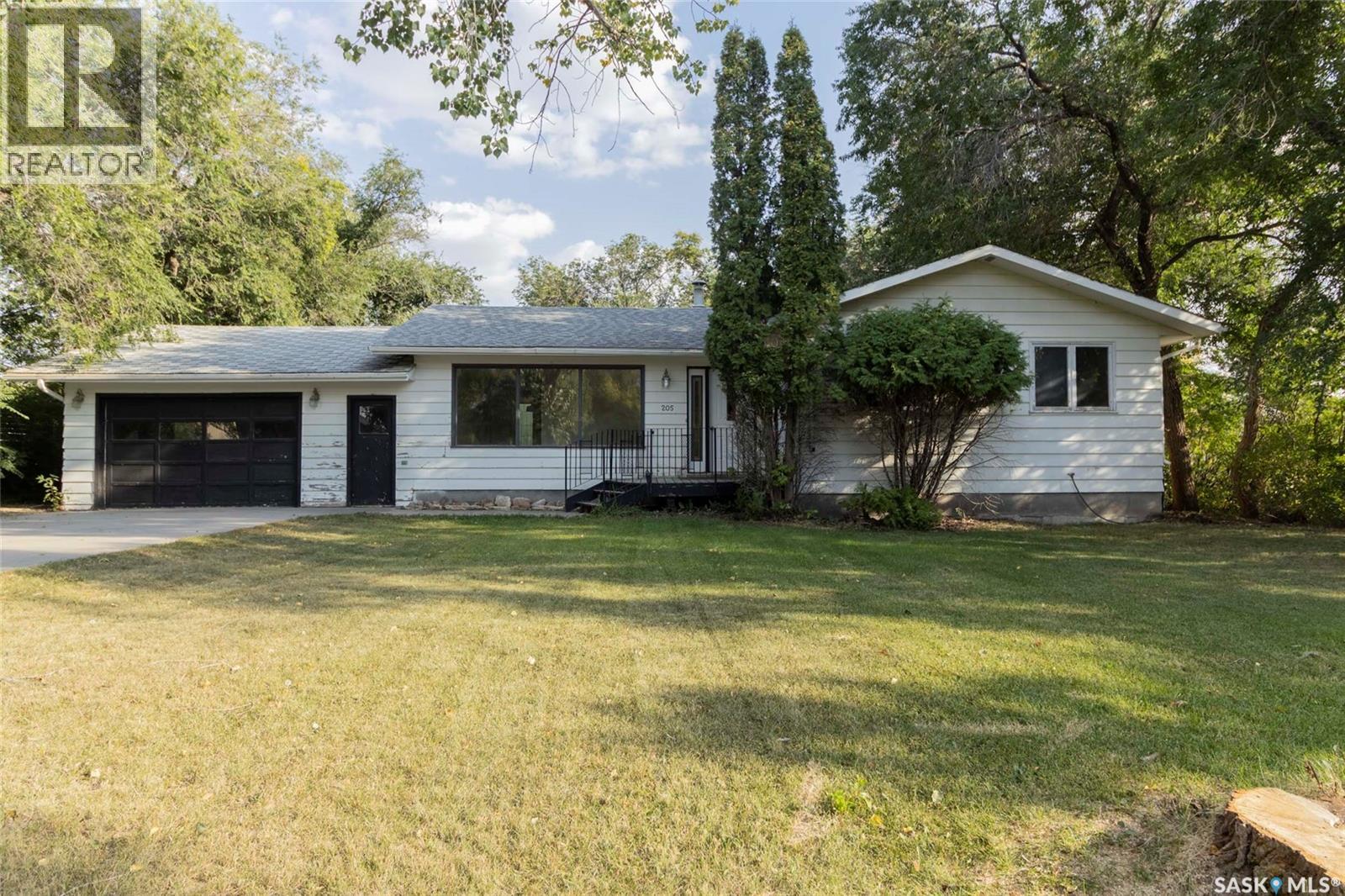 205 Walter Scott Ave, Hanley, SK S0G 2E0