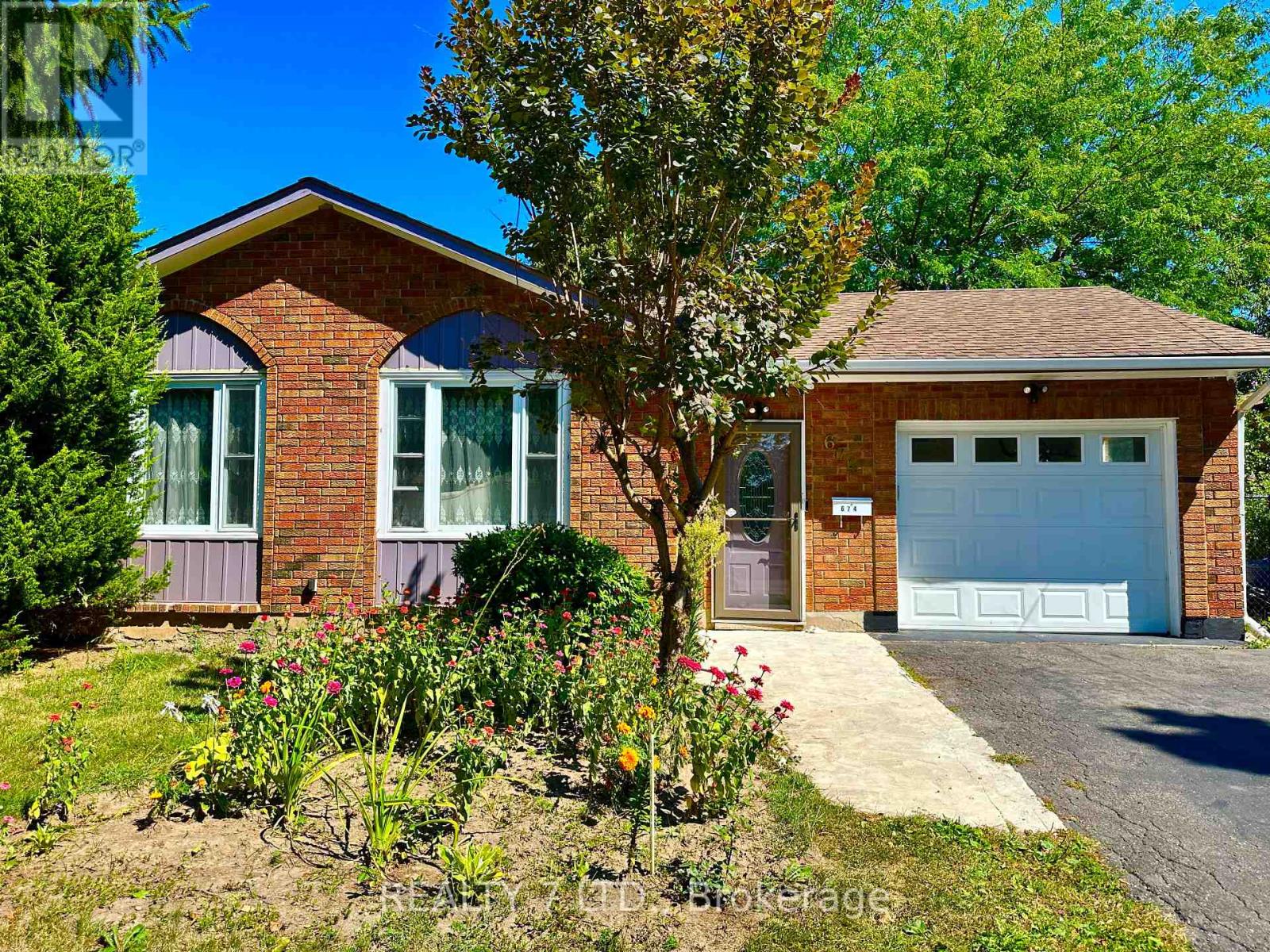 674 Vine St, St. Catharines, ON L2M 7L8