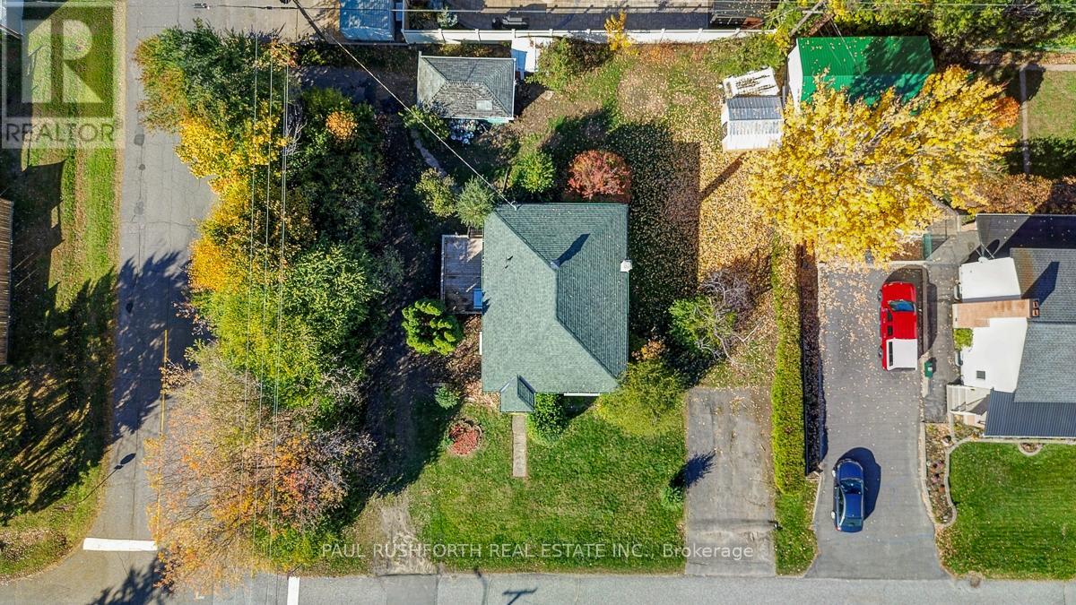 39 Cote De Neiges Rd, Ottawa, ON K2G 2C3