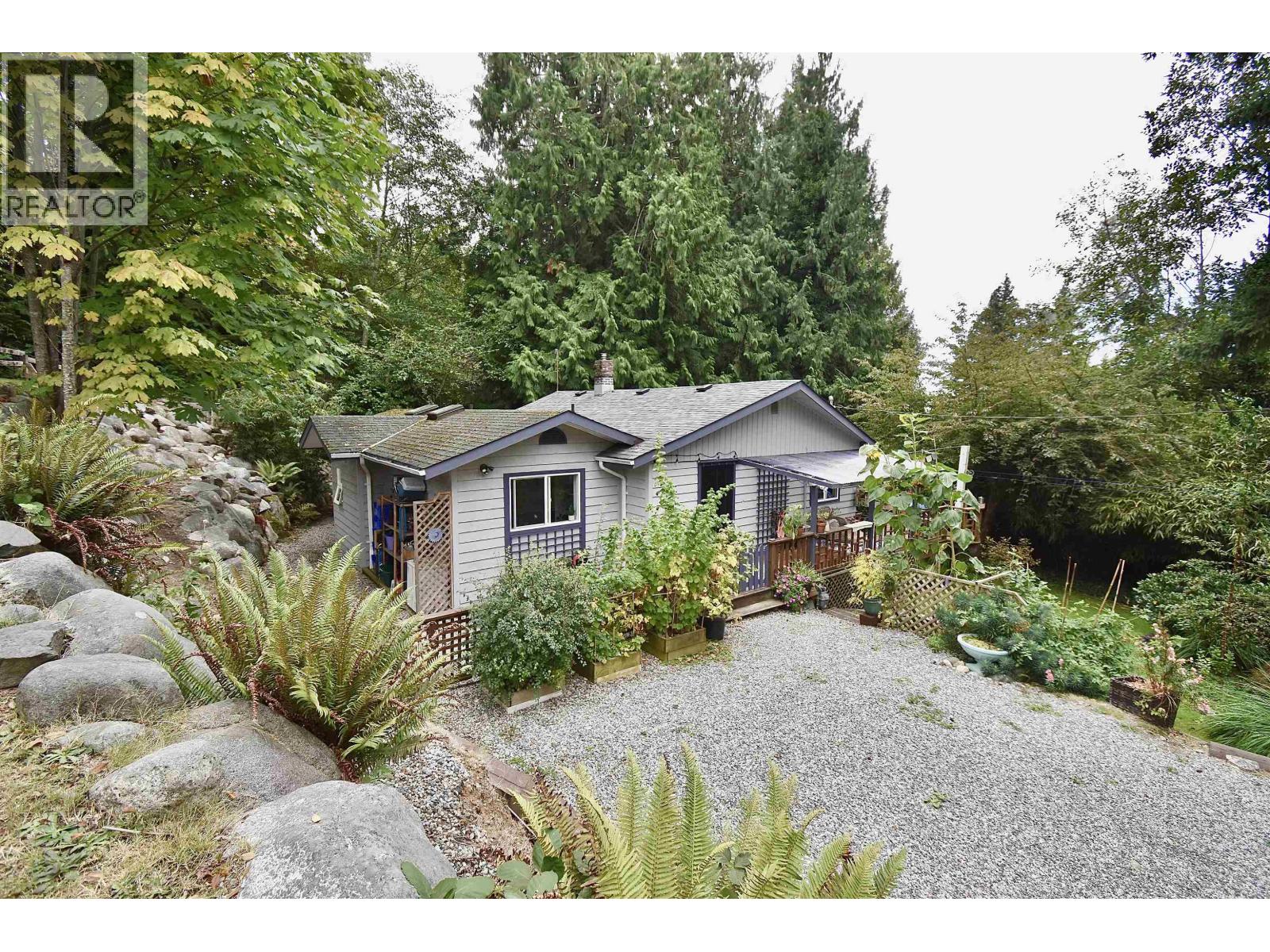 776 Geddes Rd, Roberts Creek, BC V0N 2W6