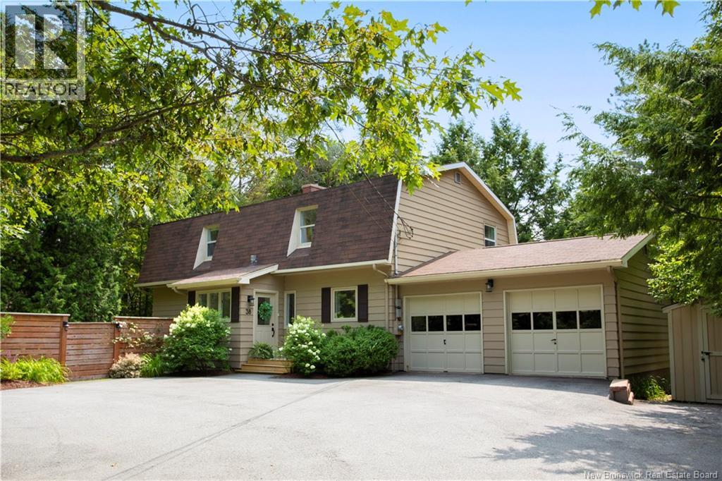 38 Hampton Rd, Rothesay, NB E2E 5L2