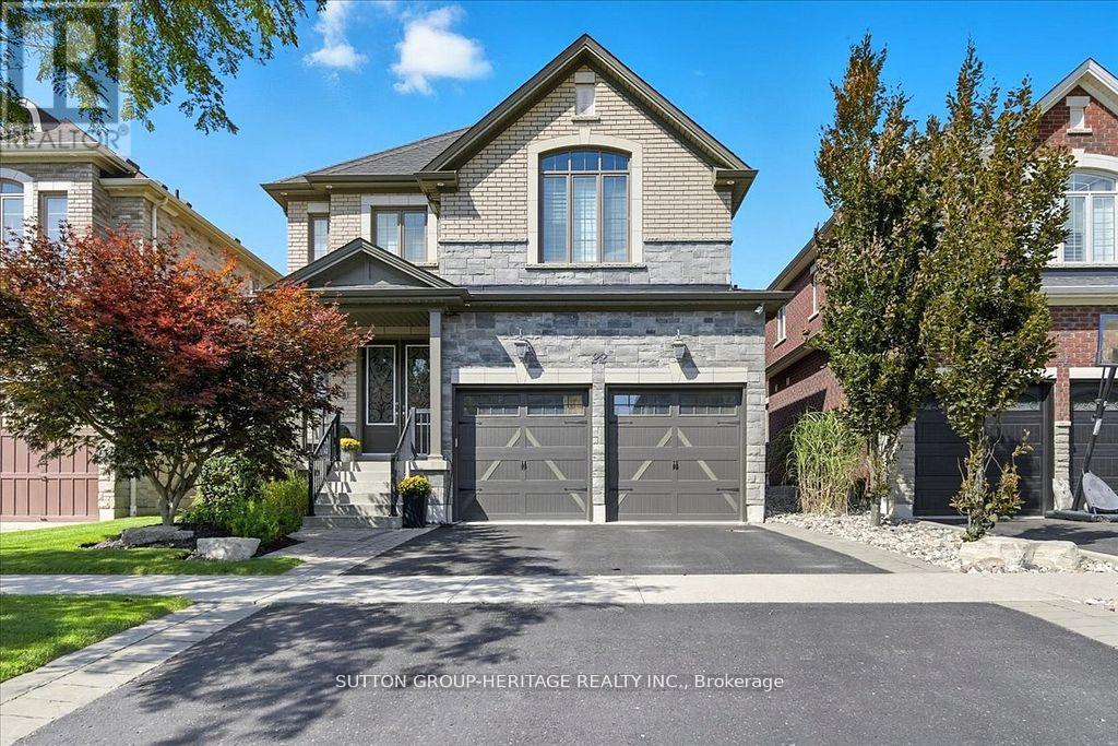 22 Glengowan St, Whitby, ON L1R 2X2