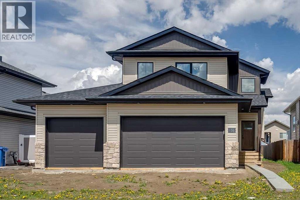 136 Hollman Close, Penhold, AB T0M 1R0