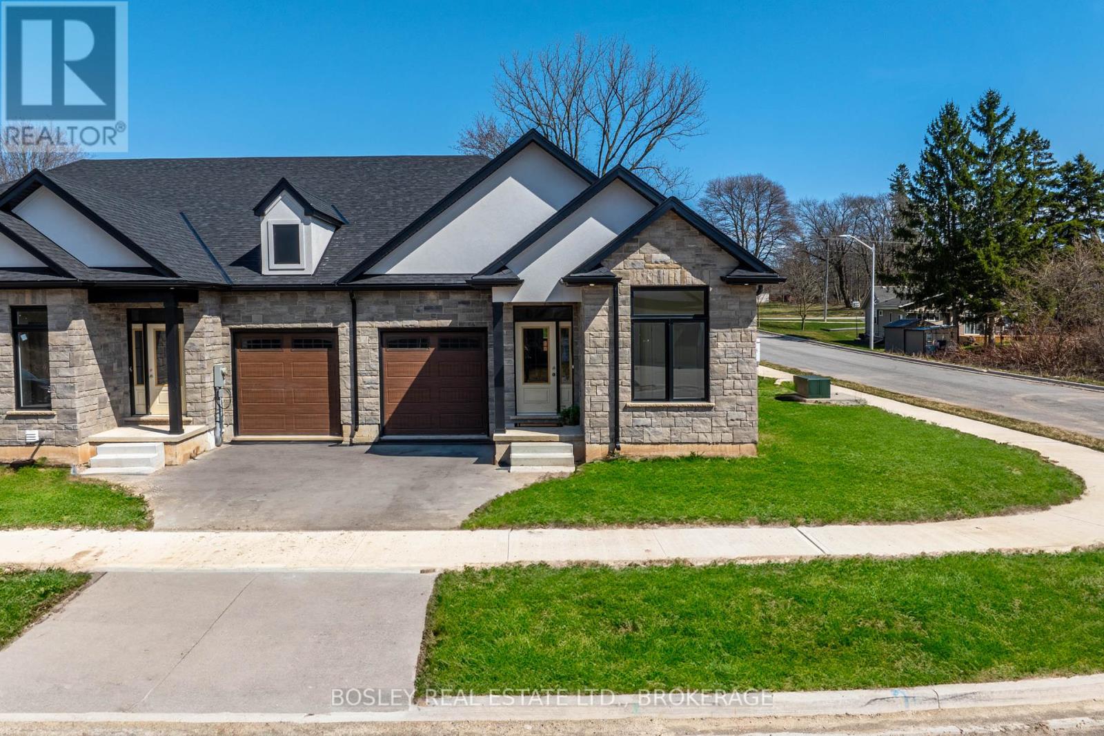 512 Royal Ridge Dr, Fort Erie, ON L0S 1N0