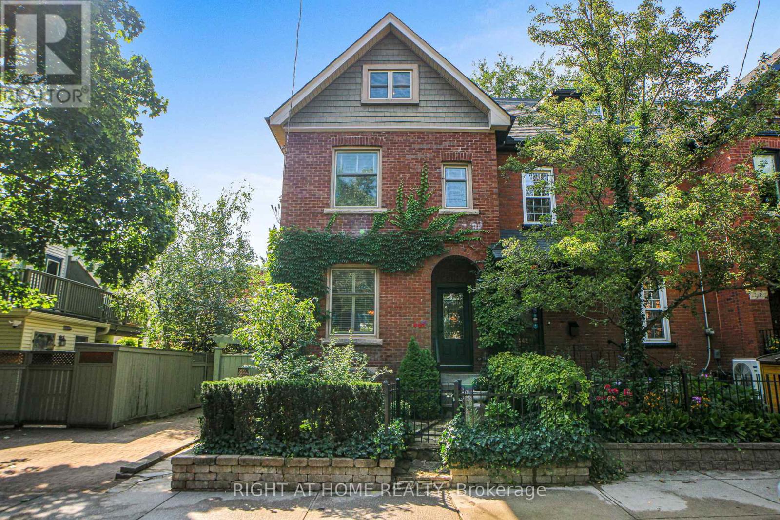 440 Sackville St, Toronto, ON M4X 1T2