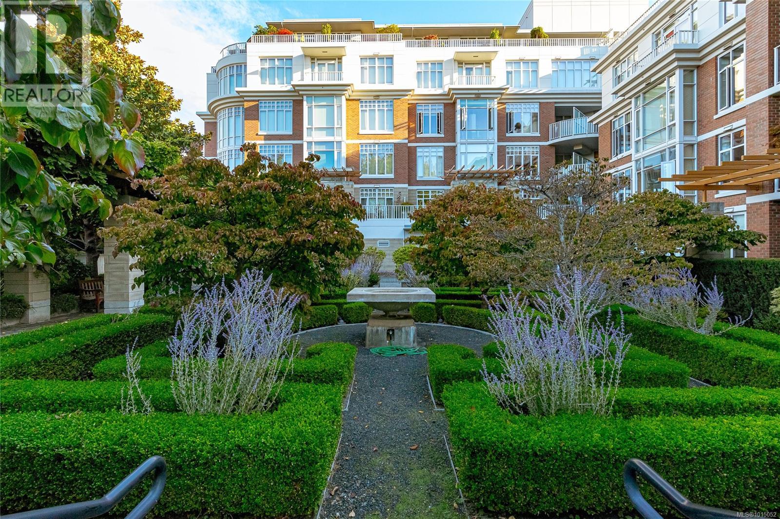 999 Burdett Ave Unit 214 Ave, Victoria, BC V8S 1G6