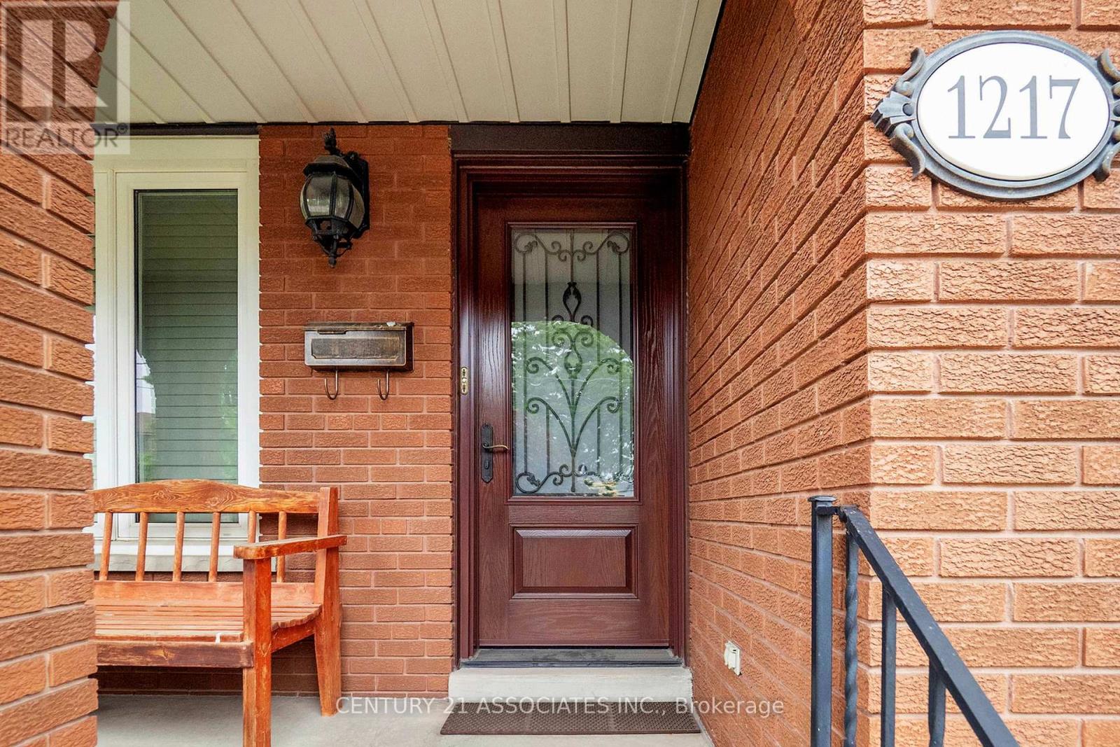 1217 Alexandra Ave, Mississauga, ON L5E 2A4