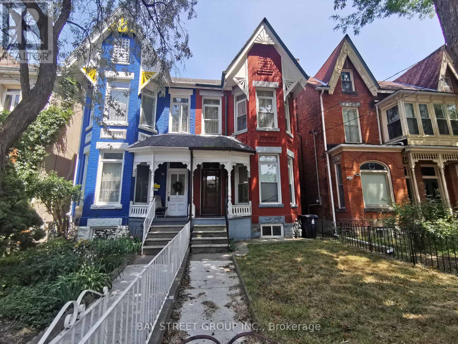 35 Borden St, Toronto, ON M5S 2M8