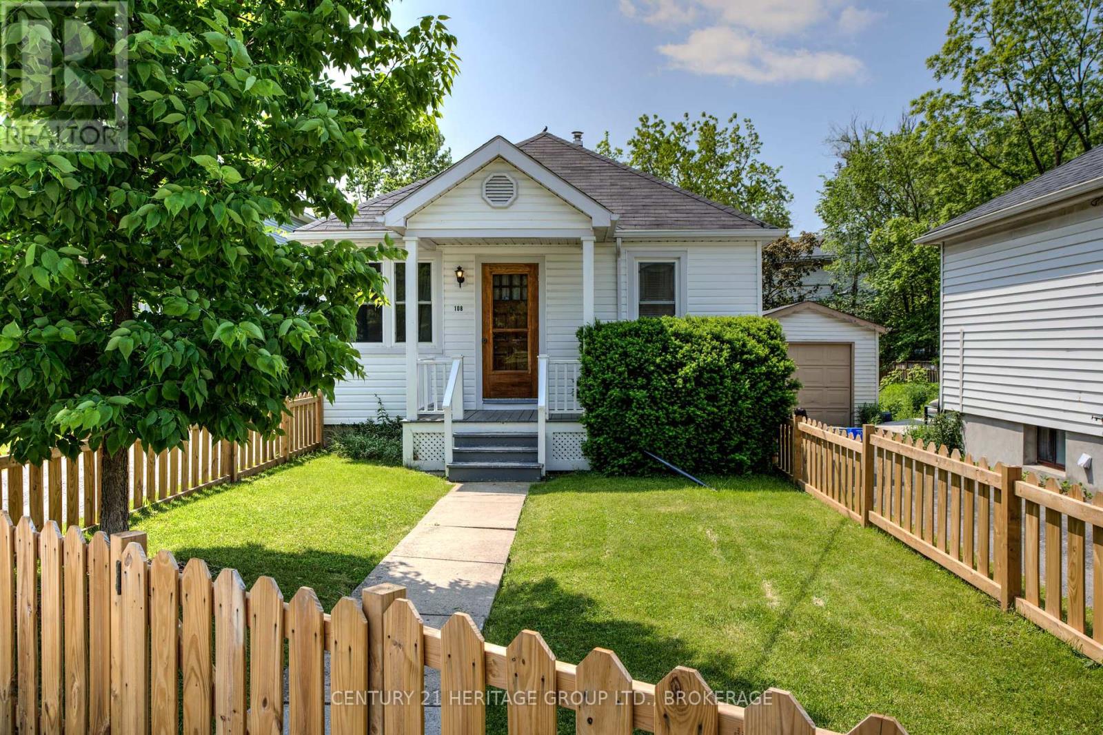 108 Park St, Kingston, ON K7L 1J8