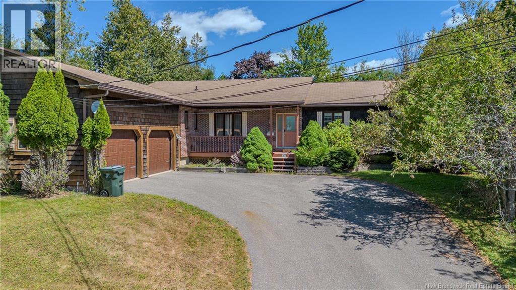 17 Beach Dr, Rothesay, NB E2E 4X3