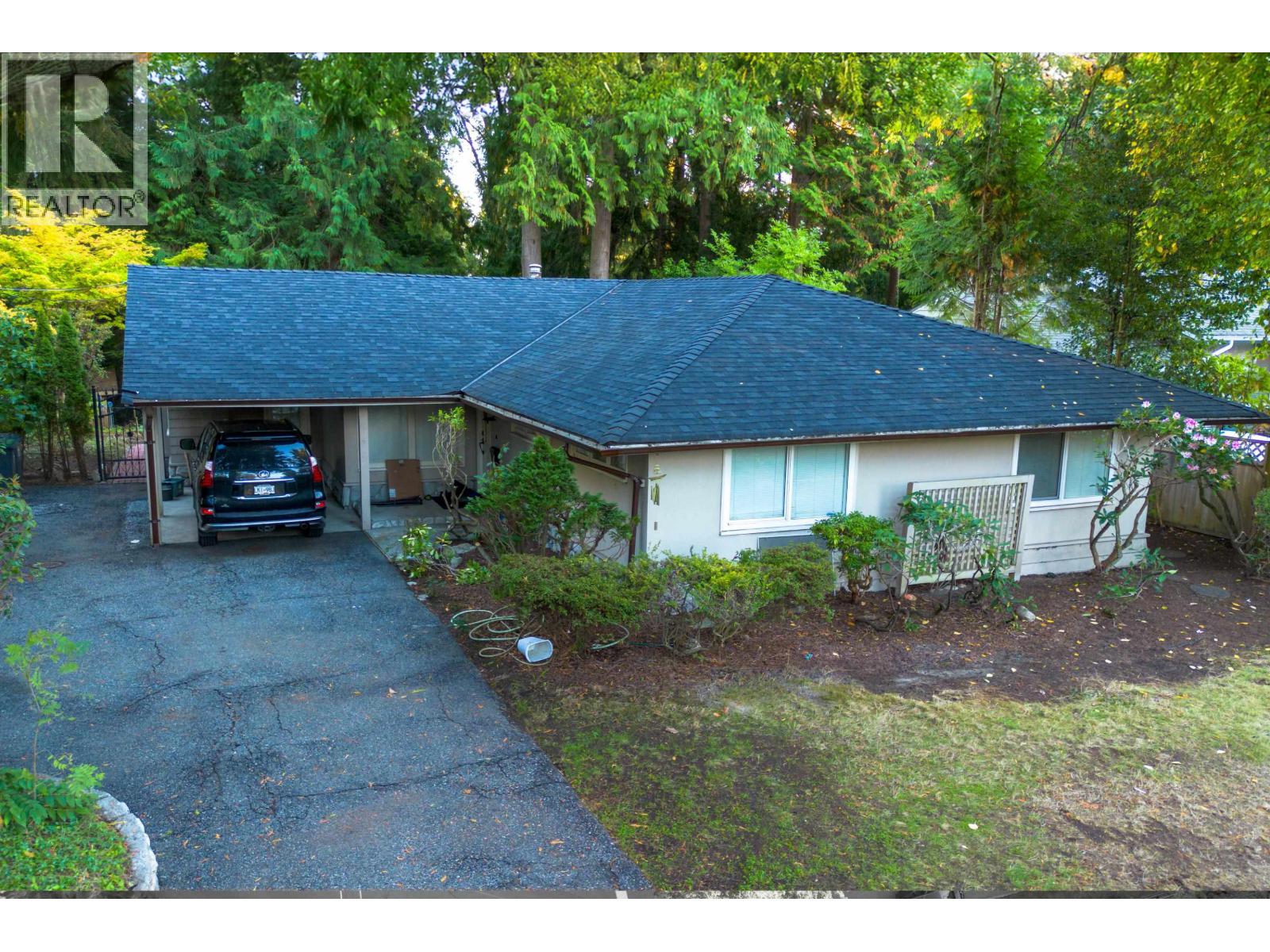 4025 Sunset Blvd, North Vancouver, BC V7R 3Y6