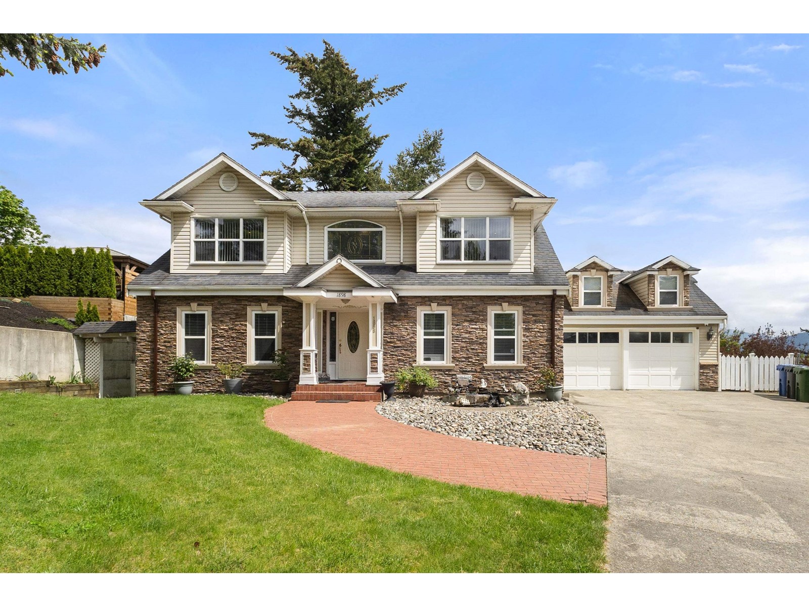 1898 View Grove Pl, Abbotsford, BC V3G 2E4