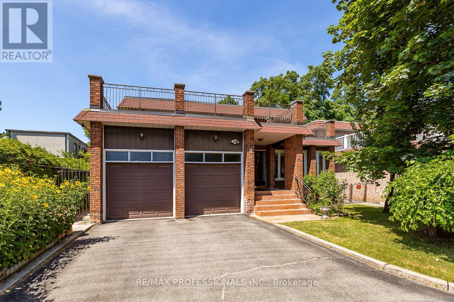 8 St Phillips Rd, Toronto, ON M9P 2N6