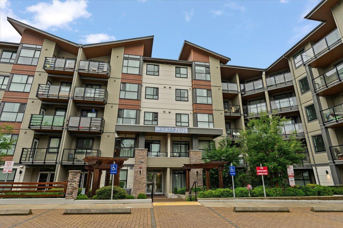 7809 209 Street Unit 202, Langley, BC V2Y 3N6
