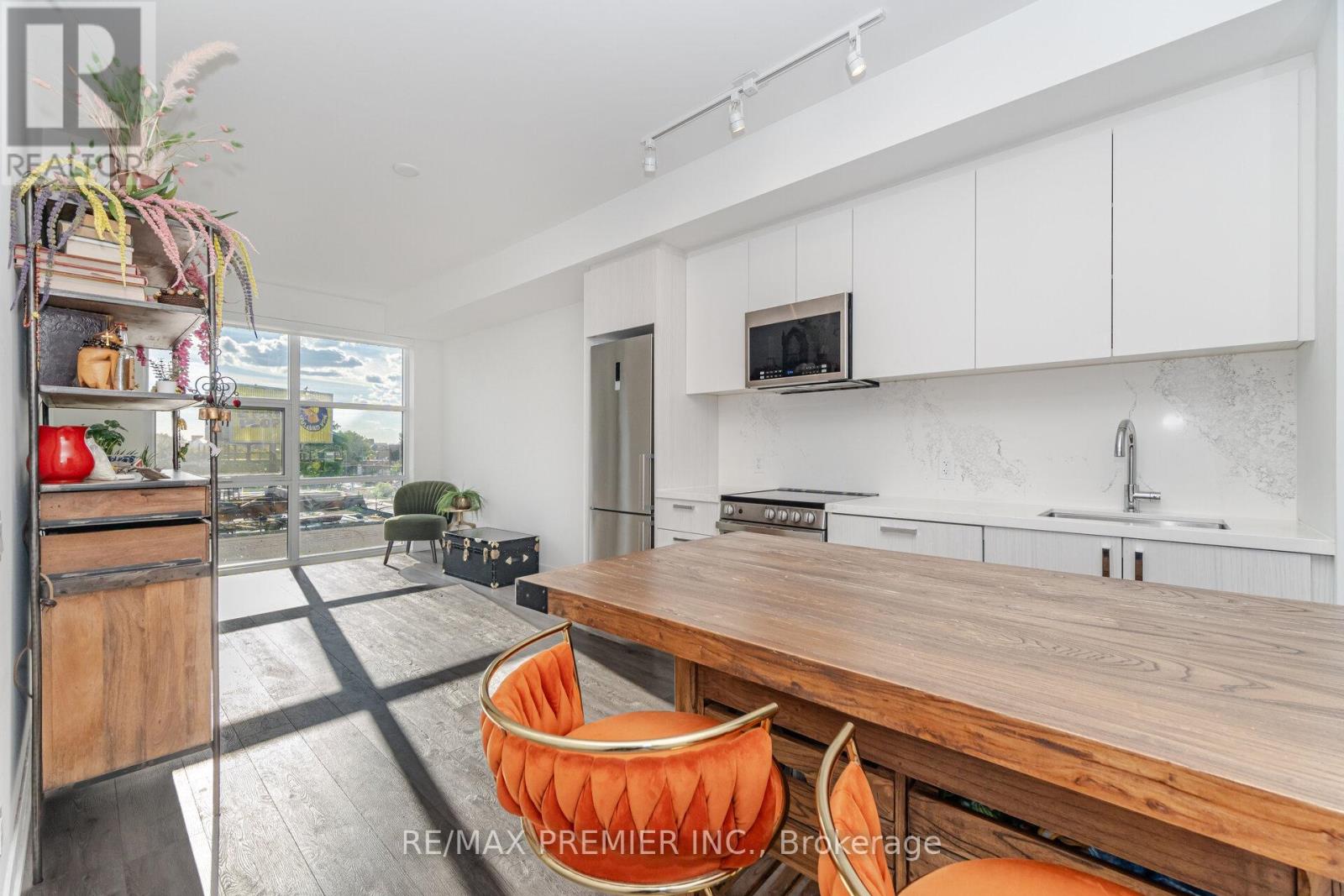 311 1787 St Clair Ave W, Toronto, ON M6N 0B7