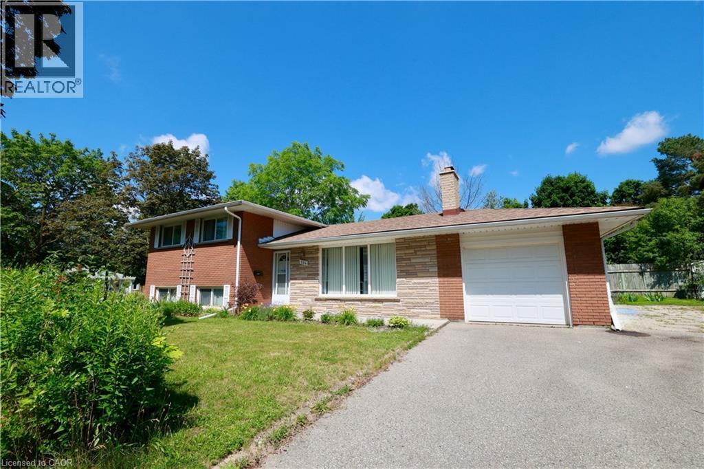 104 Milford Ave, Waterloo, ON N2L 3Z3