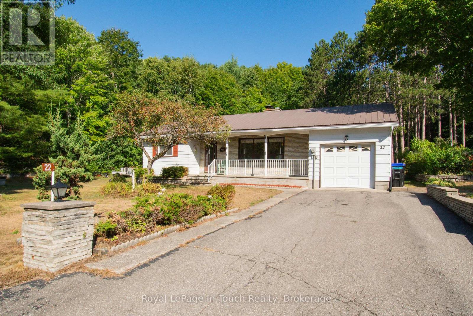 22 Glendale Rd, Tiny, ON L9M 0C2