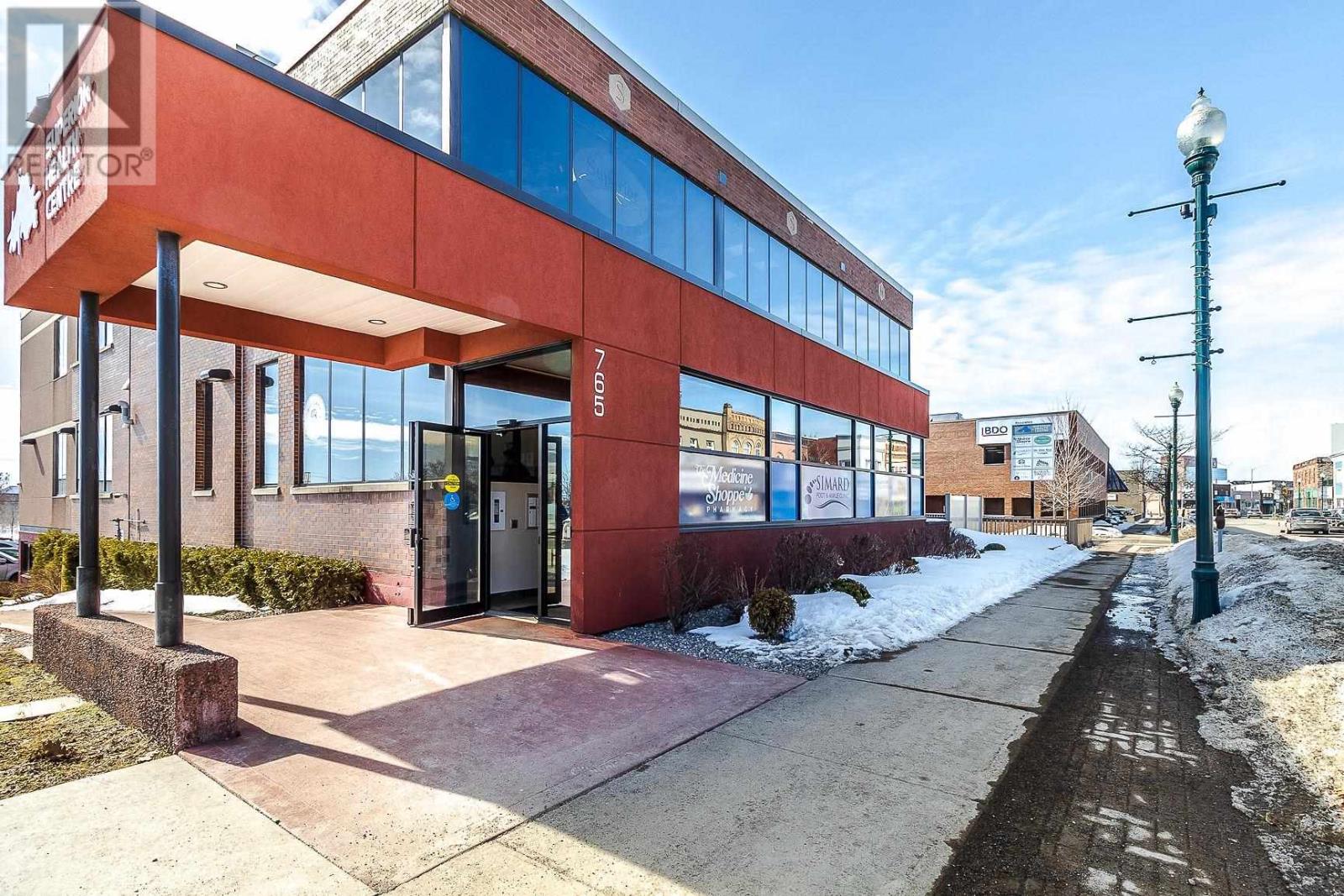 765 Queen St, Sault Ste. Marie, ON P6A 2A8