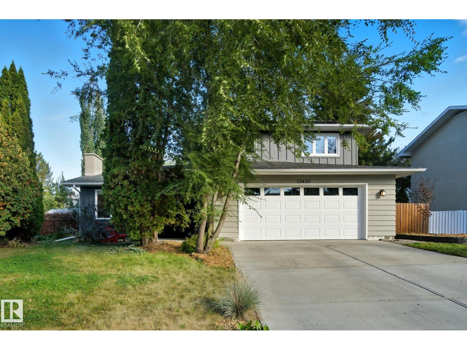 12436 Lansdowne Dr NW, Edmonton, AB T6H 4L5