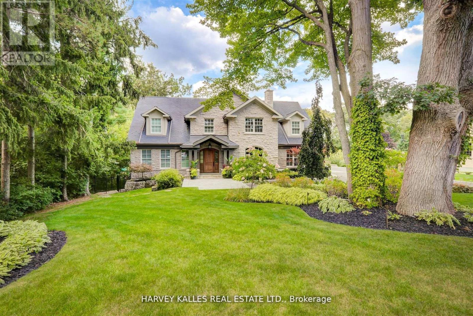 1199 Tecumseh Park Cres, Mississauga, ON L5H 2W8