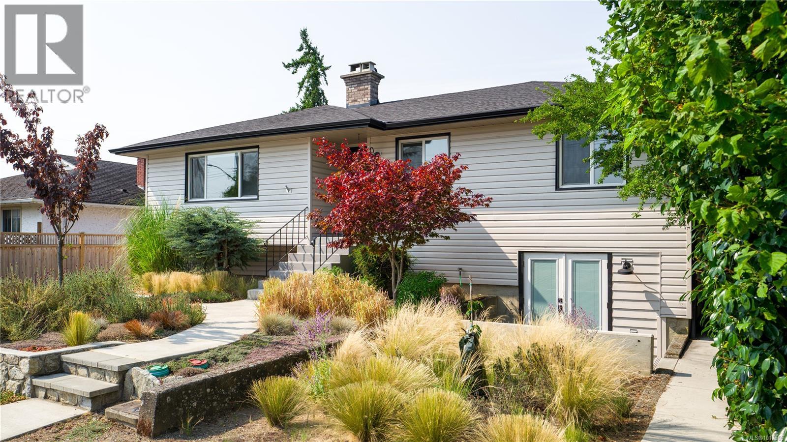 2720 Foul Bay Rd, Saanich, BC V8R 5B6