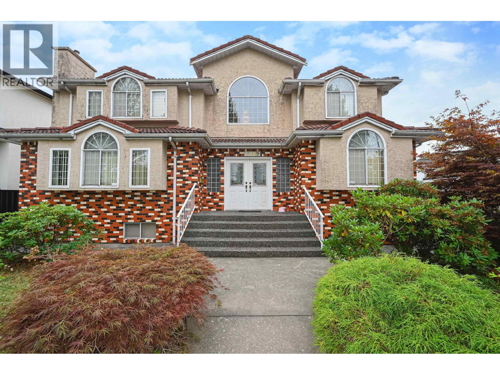 6889 Kerr St, Vancouver, BC V5S 3C9