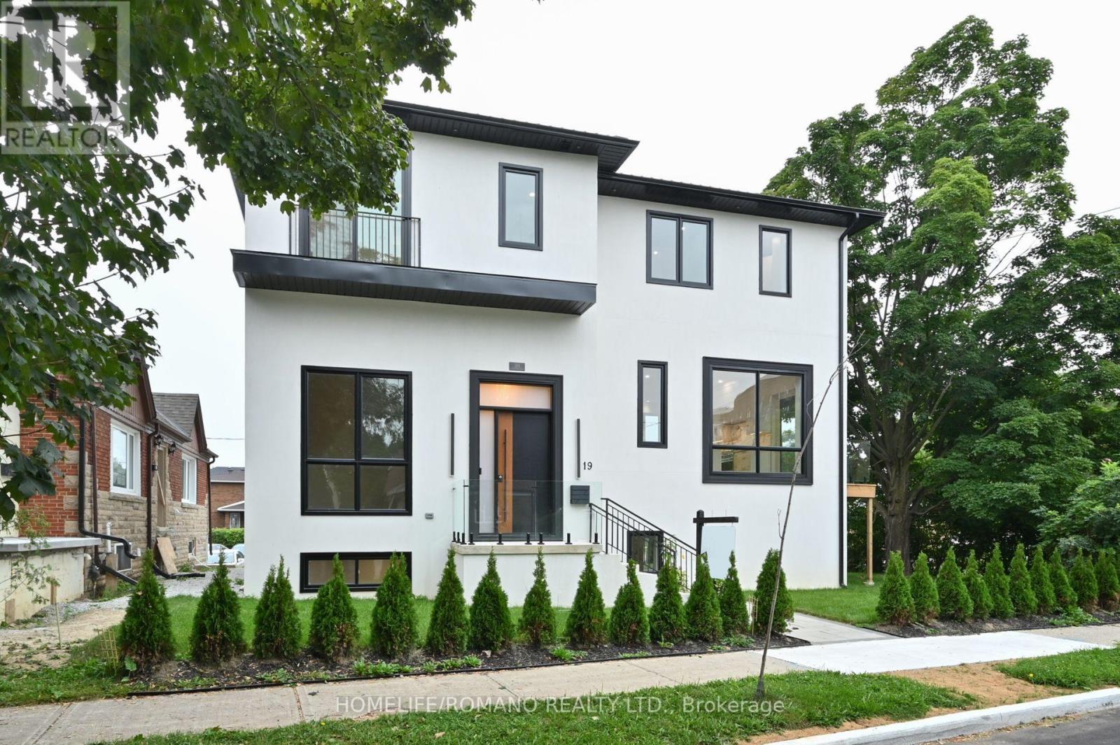 19 King High Ave, Toronto Clanton Park, ON M3H 3A8