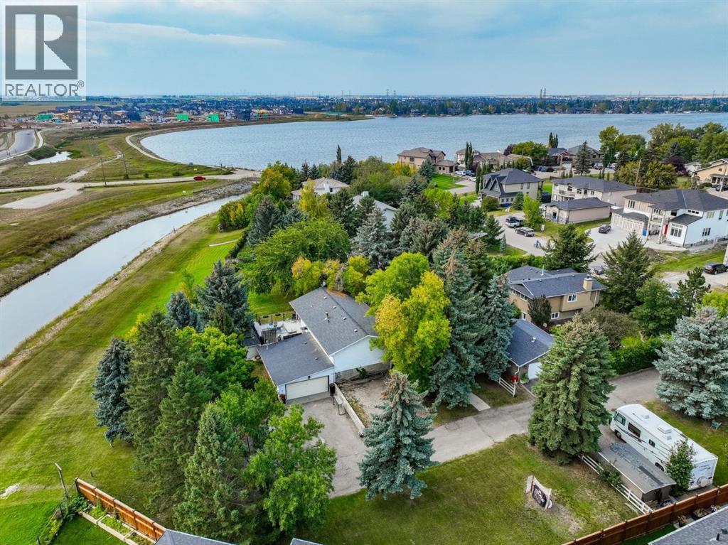 1153 E Lakeview Rd, Chestermere, AB T1X 1B1