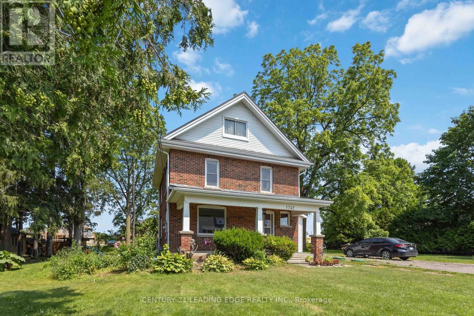 1742 Lane St, Pickering, ON L1Y 1B6
