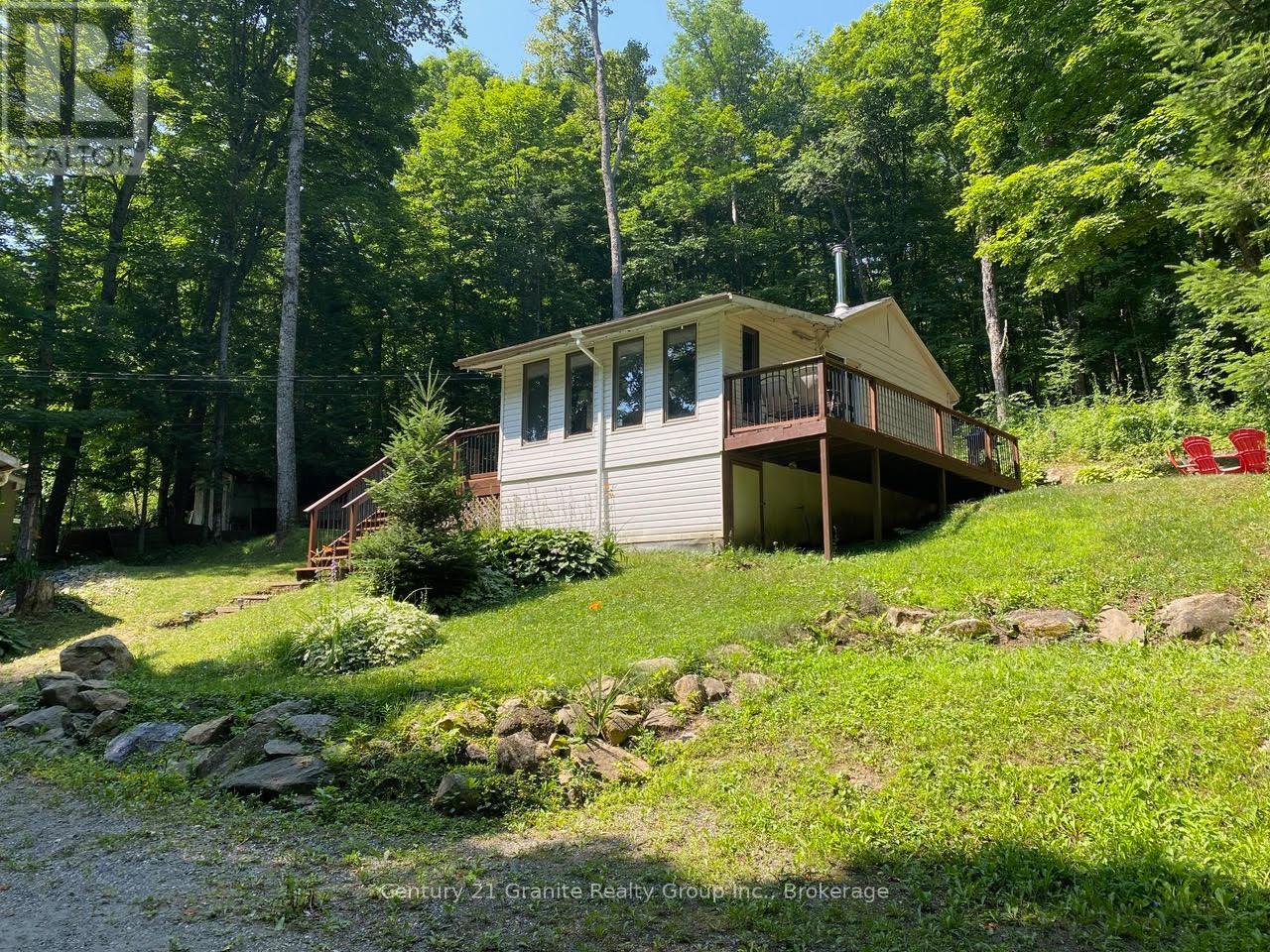 1013 Miskwabi Lake Rd, Dysart and Others, ON K0M 1S0