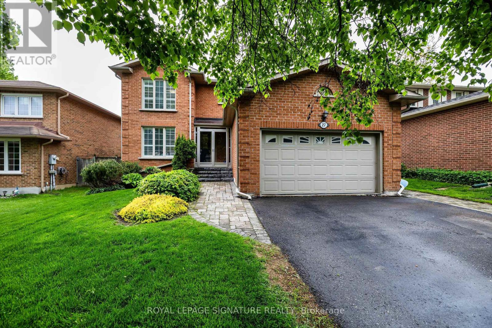27 Twelve Oaks Dr, Aurora, ON L4G 6J5