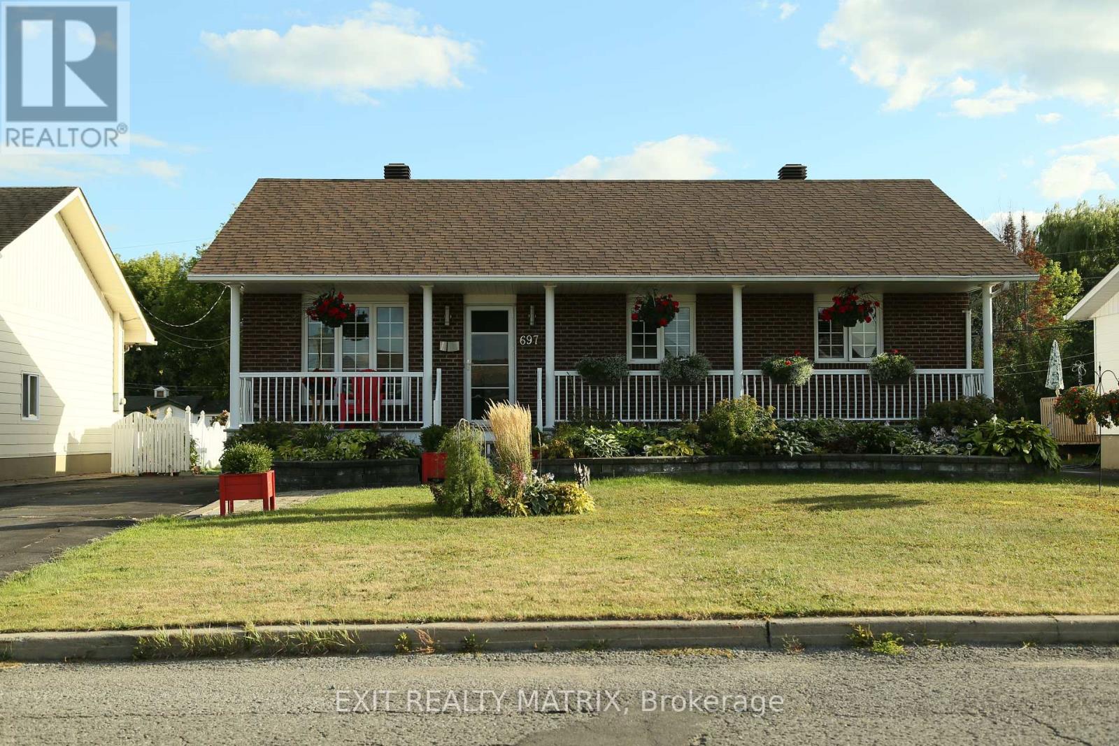 697 Omer St, Hawkesbury, ON K6A 3G1