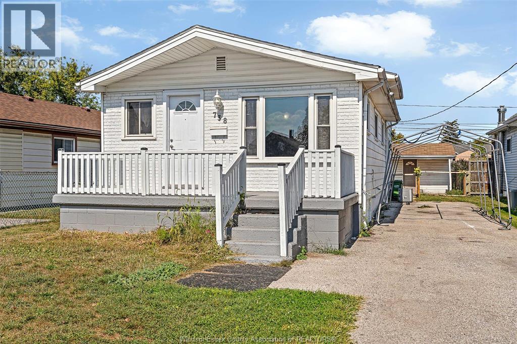738 Stanley, Windsor, ON N8X 3B5