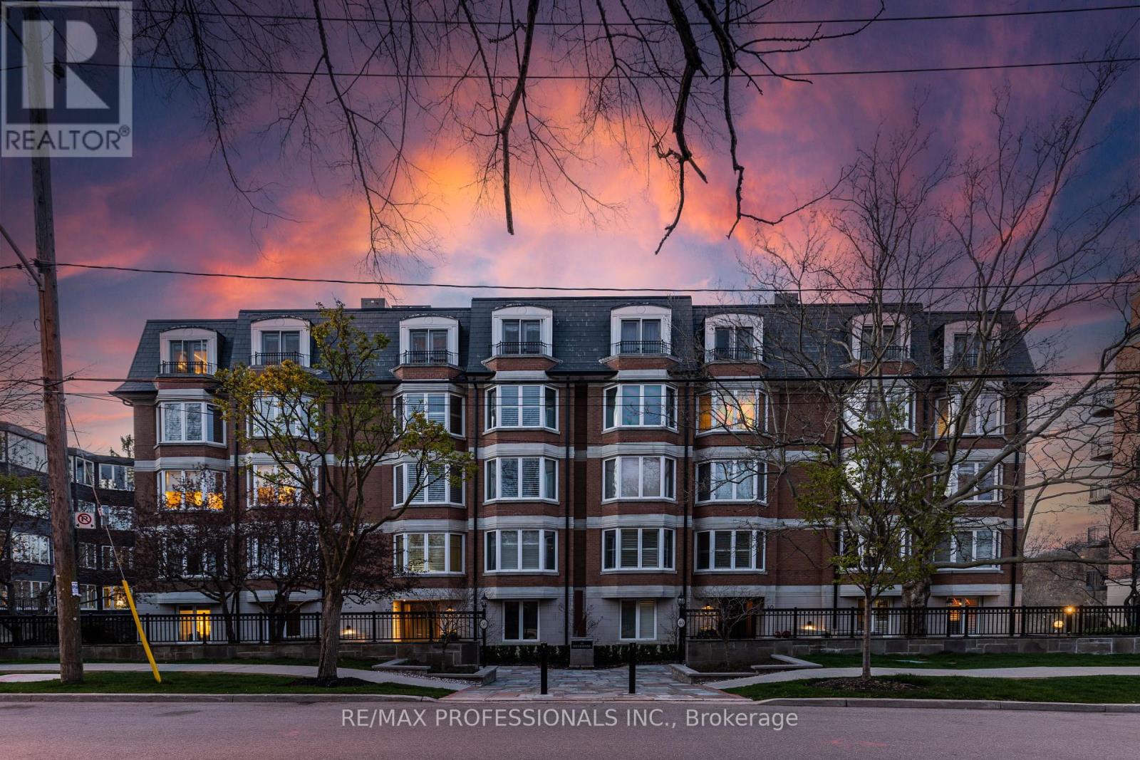 102 40 Old Mill Rd, Toronto, ON M8X 1G7