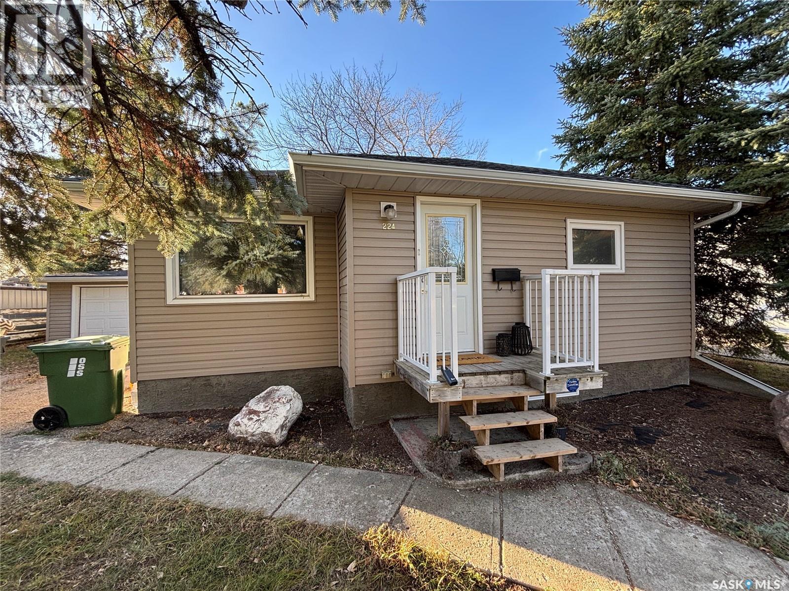 224 Second Avenue South, Yorkton, SK S3N 1H9