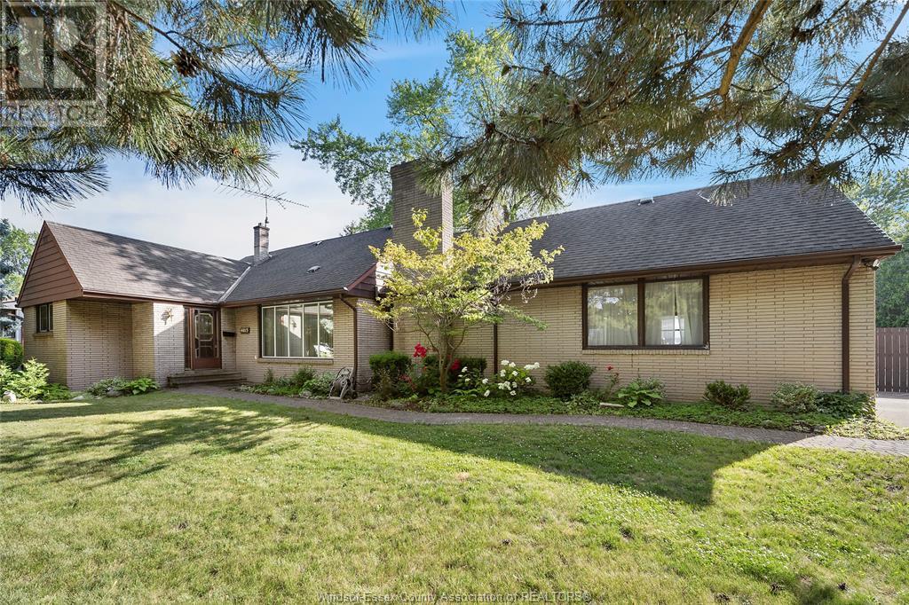 4015 Dougall Ave, Windsor, ON N9G 1X4