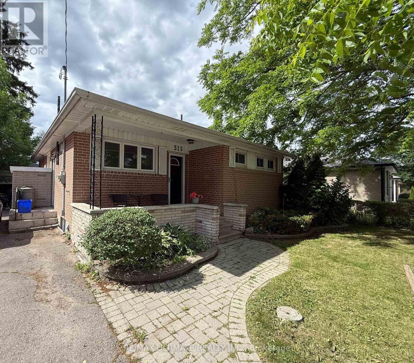 313 Rossland Rd W, Whitby, ON L1N 3H8