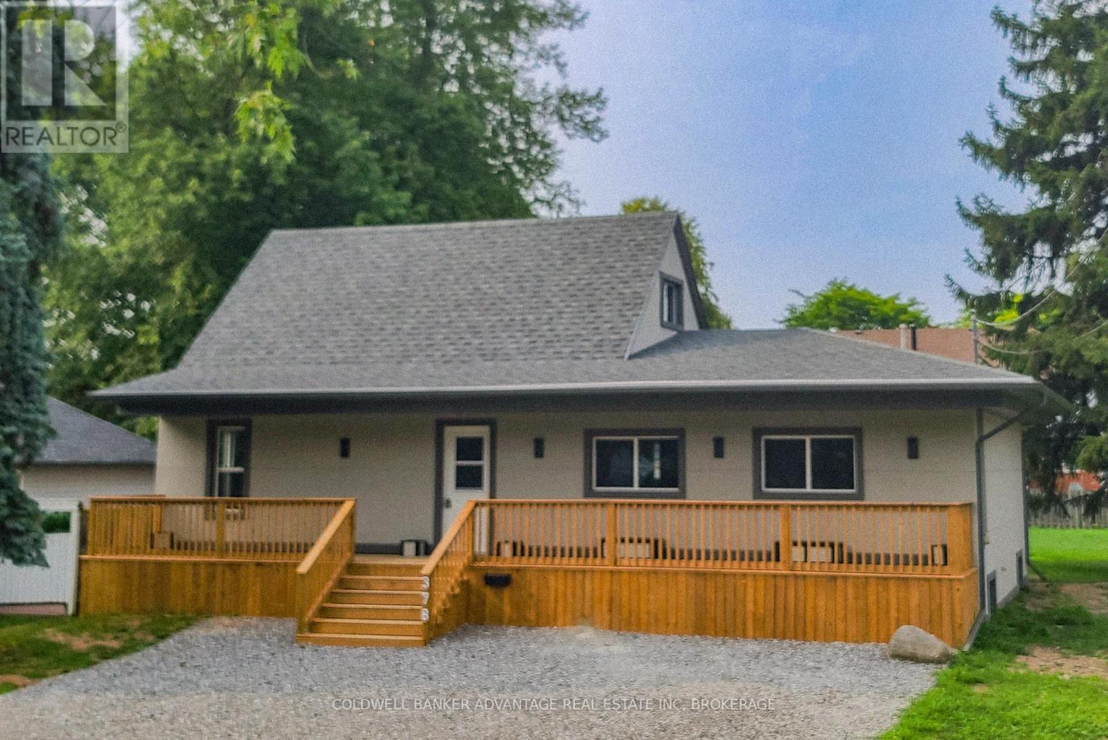 378 Thorold Rd, Welland, ON L3C 3W6