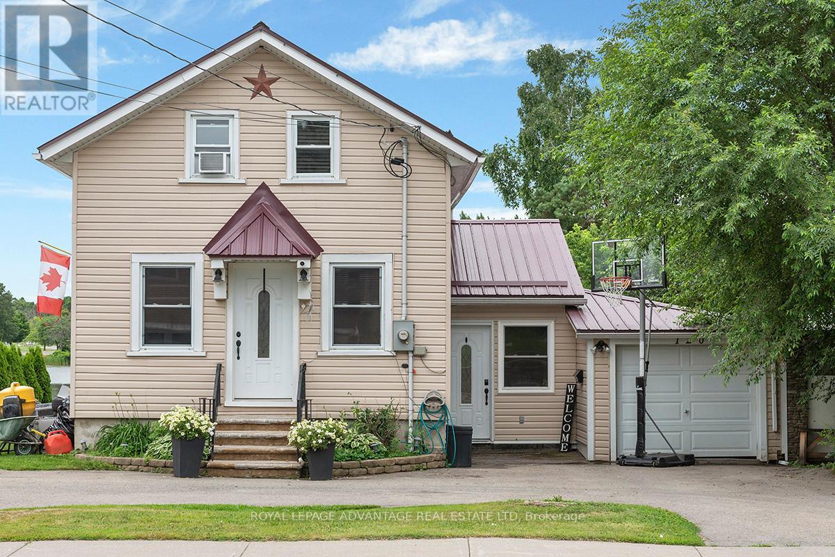 120 Queen St, Smiths Falls, ON K7A 3N6