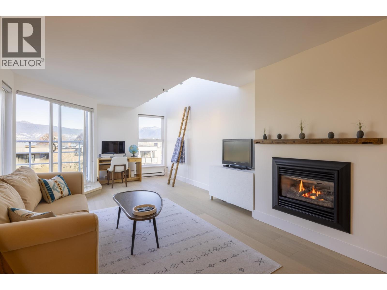 2240 York Ave, Vancouver, BC V6K 1C6