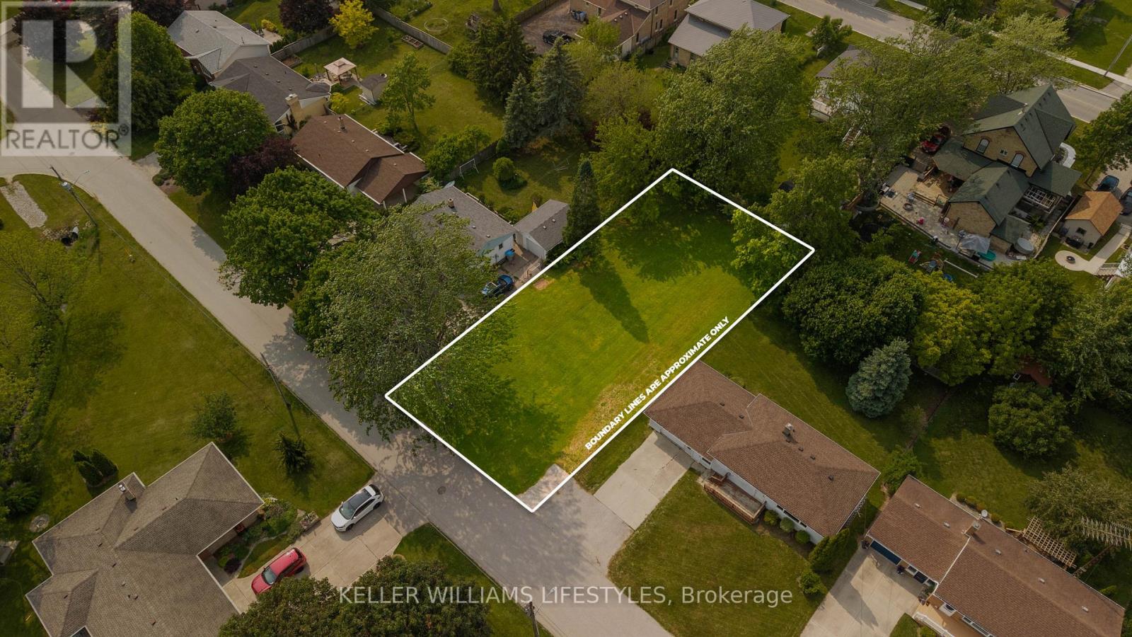 24 Mac Kenzie St, Lambton Shores, ON N0N 1J0